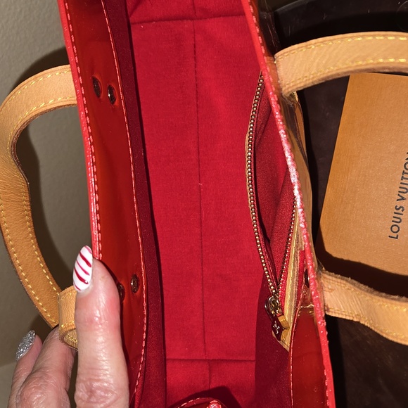 LOUIS VUITTON READE RED VERNIS TOTE - Picture 3 of 6